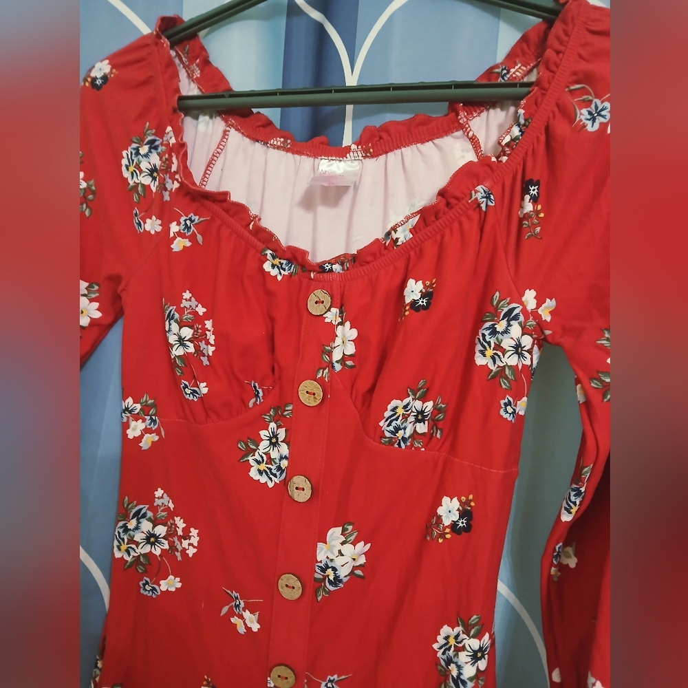 Red Floral Mini Off-shoulder Dress W/ Faux Buttons & Ruffled Neckline Medium - Picture 10 of 14